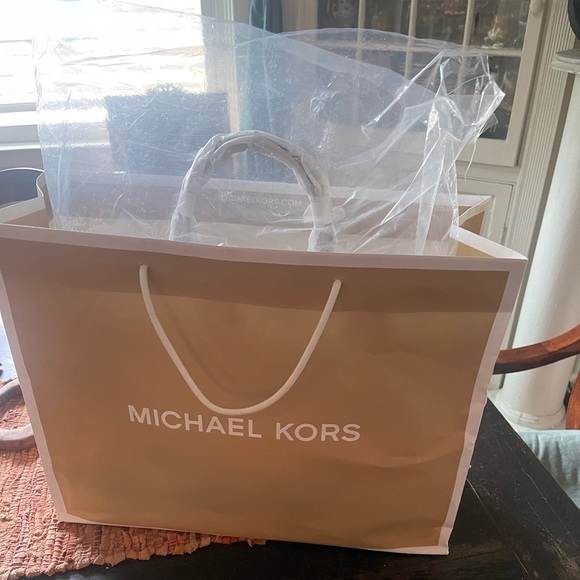 BRAND NEW MK PURSE